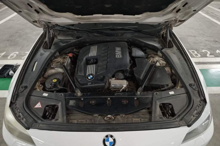 Used BMW 5 Series 2012 520Li Elegant Edition Engine Bay