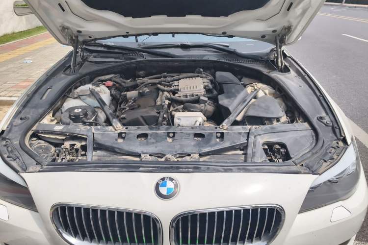Used BMW 5 Series 2012 520Li Elegant Edition Engine Bay