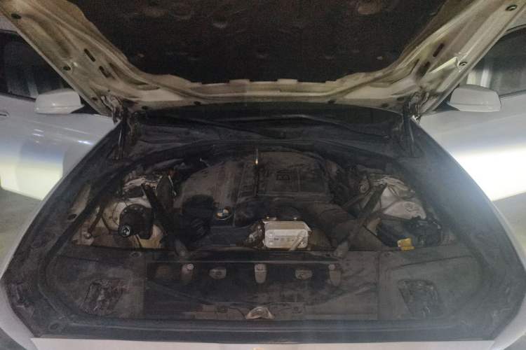 Used BMW 5 Series 2012 535Li Leading Model Engine Bay