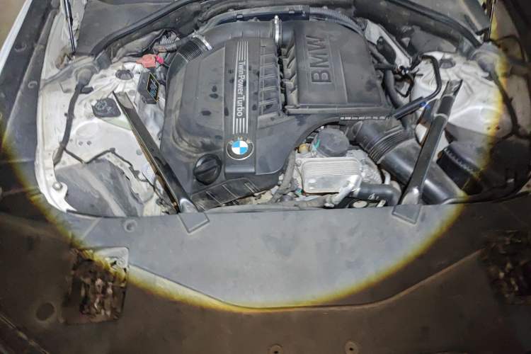 Used BMW 5 Series 2012 535Li Leading Model Engine Bay