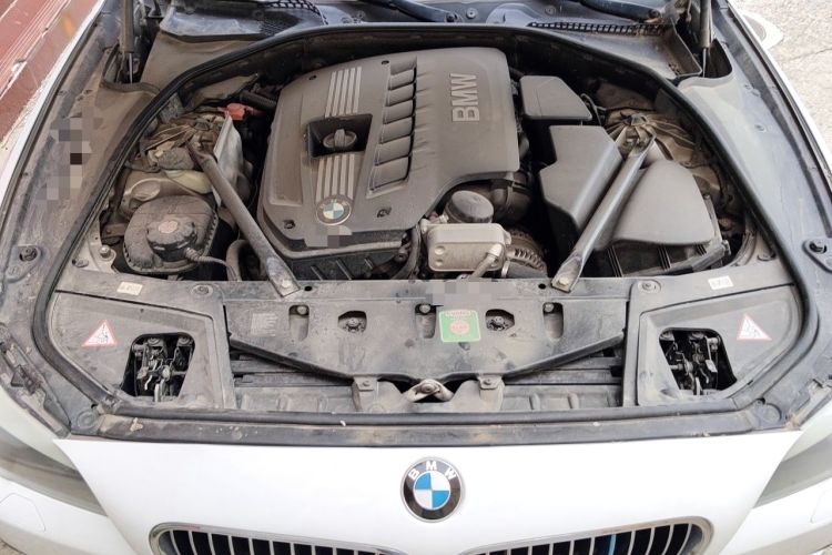 Used BMW 5 Series 2012 523Li Leading Model Engine Bay