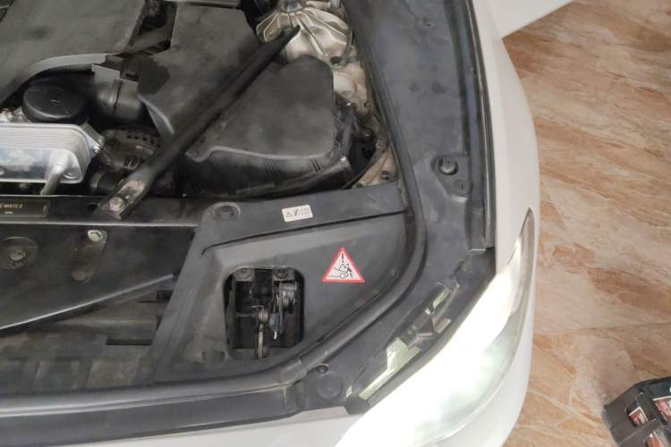 Used BMW 5 Series 2012 523Li Leading Model Engine Bay Left