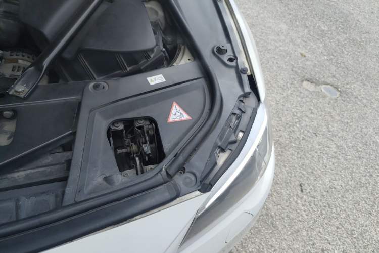 Used BMW 5 Series 2012 523Li Leading Model Engine Bay Left
