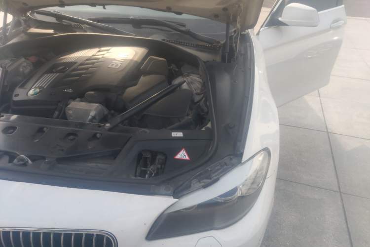 Used BMW 5 Series 2012 530i Sport Touring Engine Bay Left