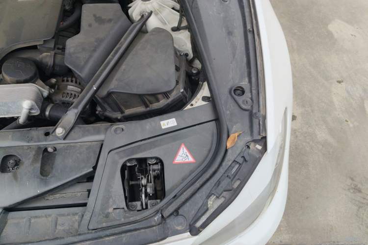 Used BMW 5 Series 2012 520Li Elegant Edition Engine Bay Left