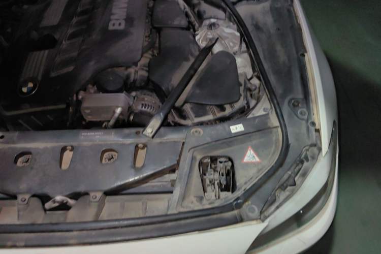 Used BMW 5 Series 2012 523Li Leading Model Engine Bay Left
