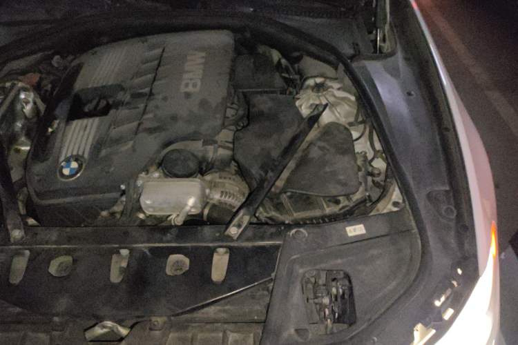 Used BMW 5 Series 2012 530i Sport Touring Engine Bay Left