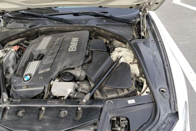 Used BMW 5 Series 2012 523Li Luxury Model Engine Bay Left