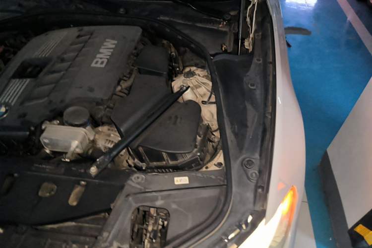 Used BMW 5 Series 2012 530Li Luxury Model Engine Bay Left