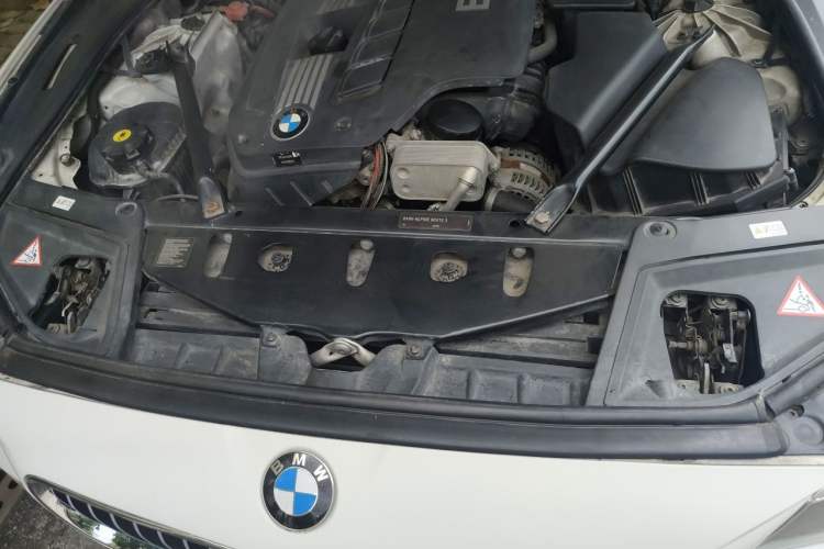 Used BMW 5 Series 2012 523Li Leading Model Engine Bay