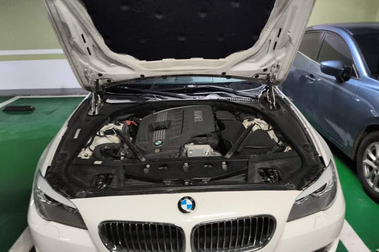 Used BMW 5 Series 2012 530Li Luxury Model Engine Bay