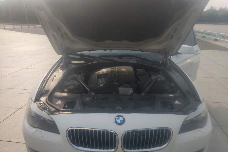 Used BMW 5 Series 2012 530i Sport Touring Engine Bay