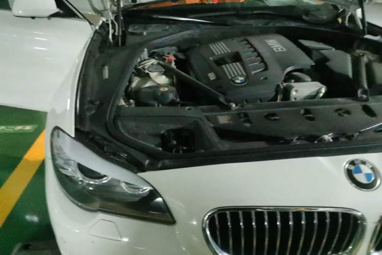 Used BMW 5 Series 2012 530i Sport Touring Engine Bay Right
