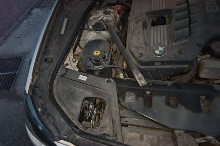 Used BMW 5 Series 2012 520Li Elegant Edition Engine Bay Right