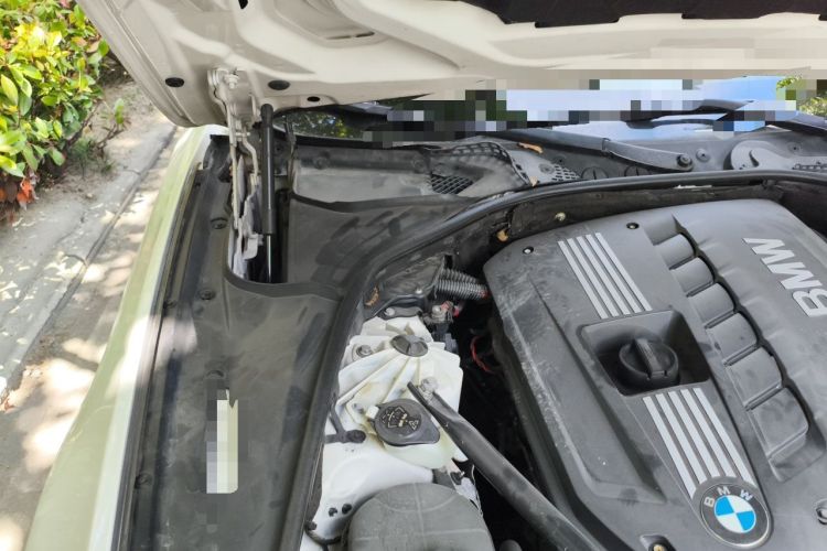 Used BMW 5 Series 2012 520Li Elegant Edition Engine Bay Right