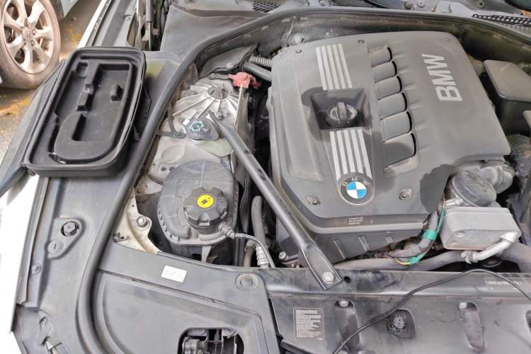 Used BMW 5 Series 2012 520Li Elegant Edition Engine Bay Right