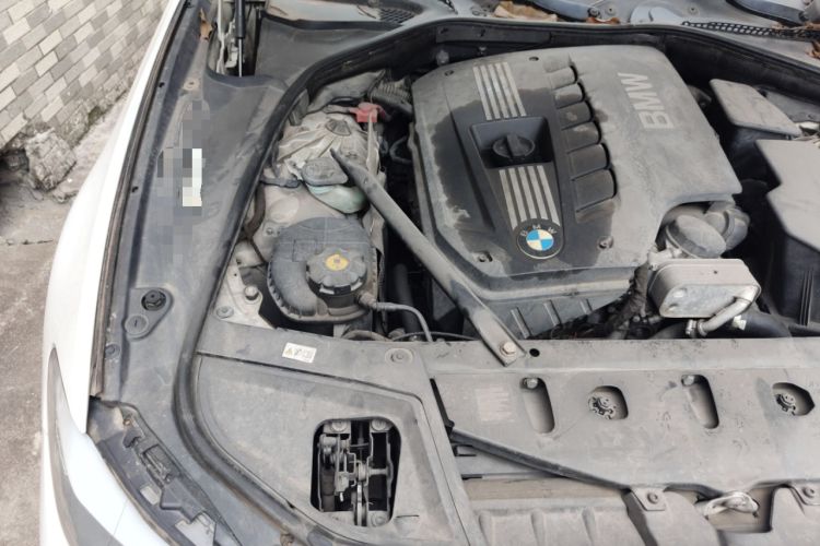 Used BMW 5 Series 2012 530i Sport Touring Engine Bay Right