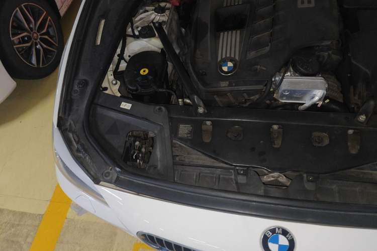 Used BMW 5 Series 2012 523Li Leading Model Engine Bay Right