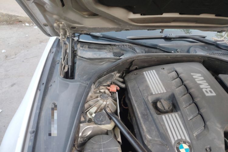 Used BMW 5 Series 2012 530Li Leading Model Engine Bay Right
