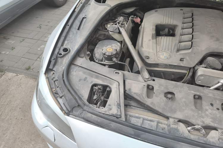 Used BMW 5 Series 2012 523Li Luxury Model Engine Bay Right