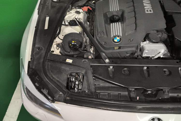 Used BMW 5 Series 2012 530Li Luxury Model Engine Bay Right