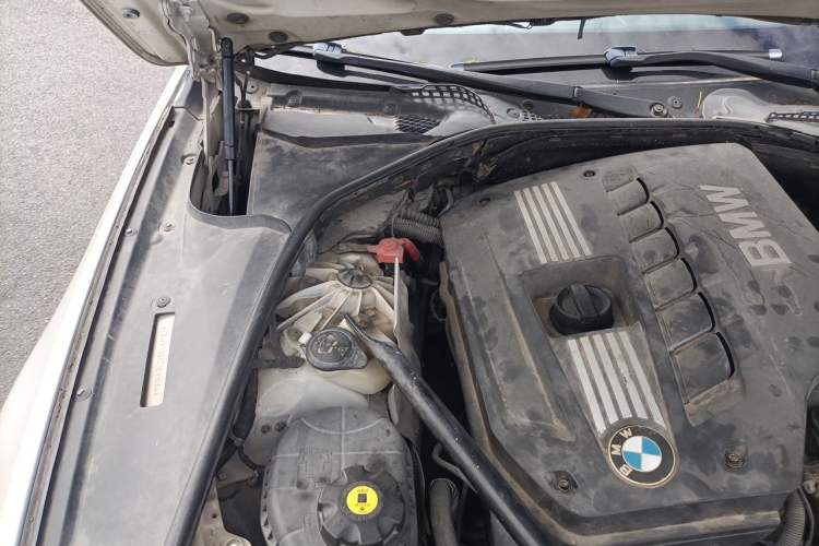Used BMW 5 Series 2012 520Li Elegant Edition Engine Bay Right
