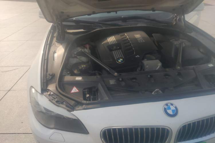 Used BMW 5 Series 2012 530i Sport Touring Engine Bay Right