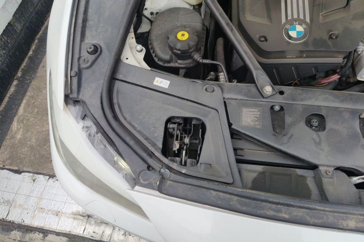 Used BMW 5 Series 2012 520Li Elegant Edition Engine Bay Right