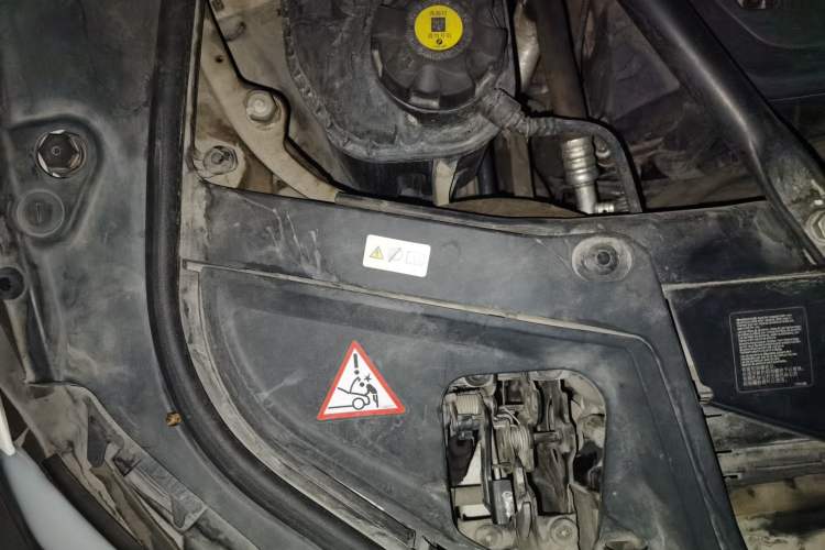 Used BMW 5 Series 2012 520Li Elegant Edition Engine Bay Right