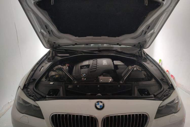 Used BMW 5 Series 2012 530Li Leading Model Engine Bay
