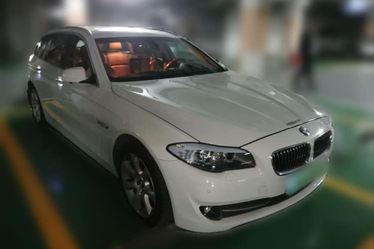 Used BMW 5 Series 2012 530i Sport Touring Front Right 45 Deg