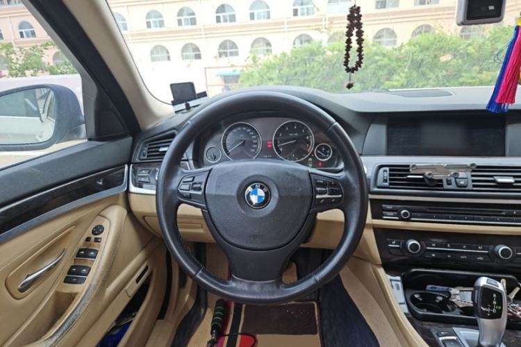 Used BMW 5 Series 2012 530i Sport Touring Interior 3