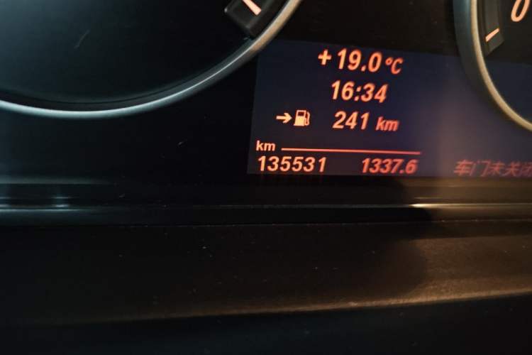 Used BMW 5 Series 2012 520Li Elegant Edition Odometer Close Up