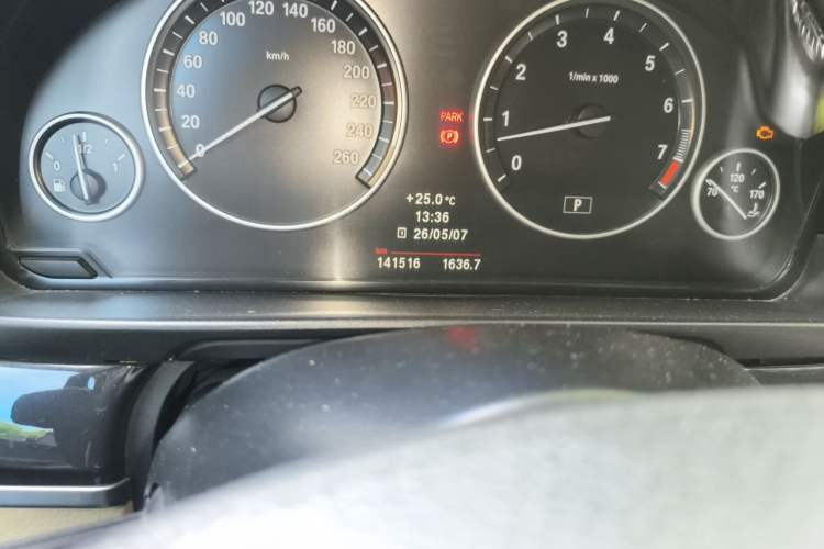 Used BMW 5 Series 2012 520Li Elegant Edition Odometer Close Up