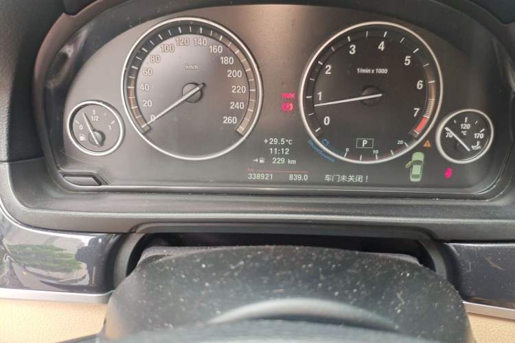Used BMW 5 Series 2012 520Li Elegant Edition Odometer Close Up