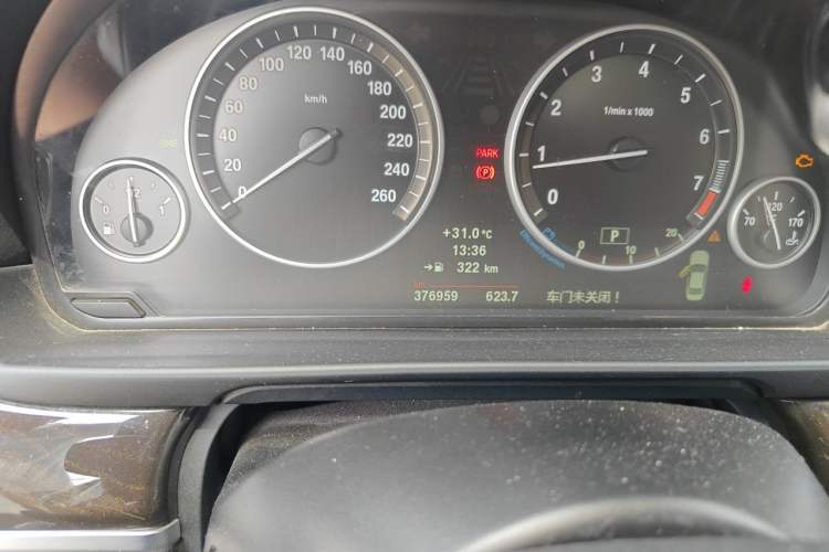 Used BMW 5 Series 2012 523Li Leading Model Odometer Close Up