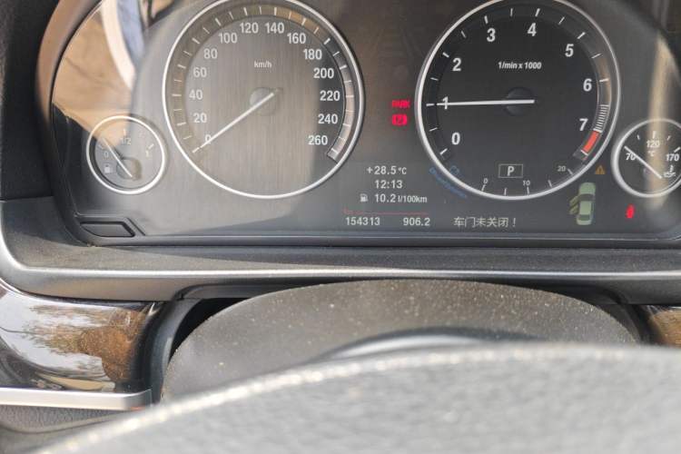 Used BMW 5 Series 2012 523Li Leading Model Odometer Close Up