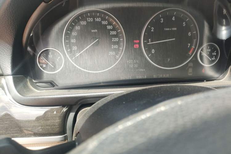 Used BMW 5 Series 2012 530Li Luxury Model Odometer Close Up