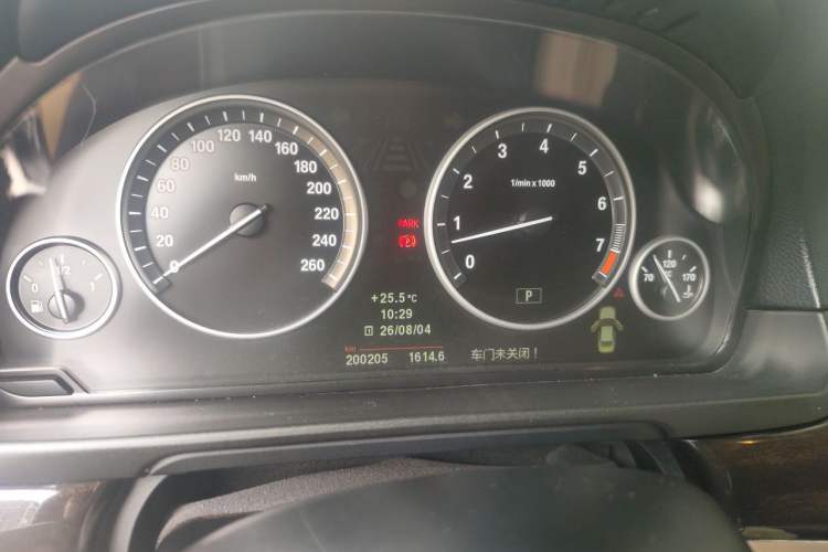 Used BMW 5 Series 2012 523Li Leading Model Odometer Close Up