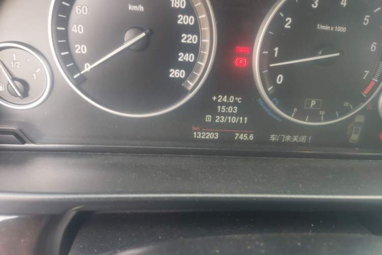 Used BMW 5 Series 2012 530i Sport Touring Odometer Close Up