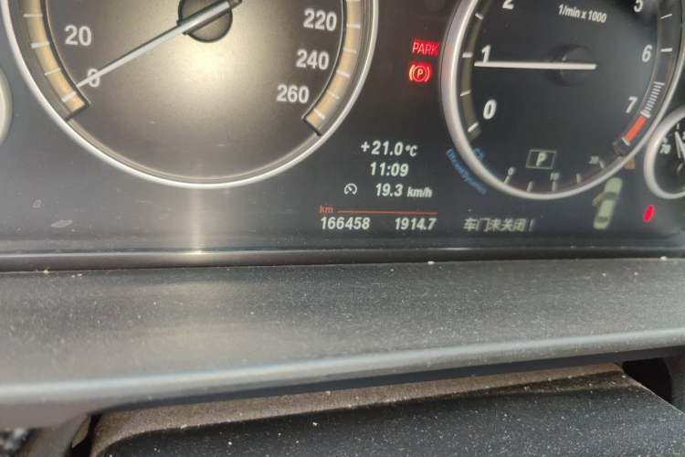 Used BMW 5 Series 2012 523Li Leading Model Odometer Close Up