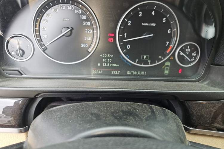 Used BMW 5 Series 2012 530i Sport Touring Odometer Close Up