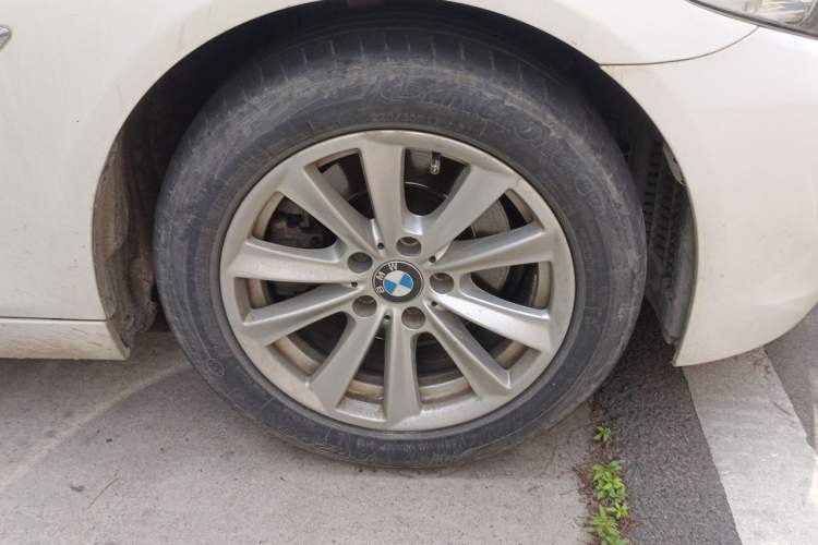 Used BMW 5 Series 2012 520Li Elegant Edition Right Front Wheel Hub