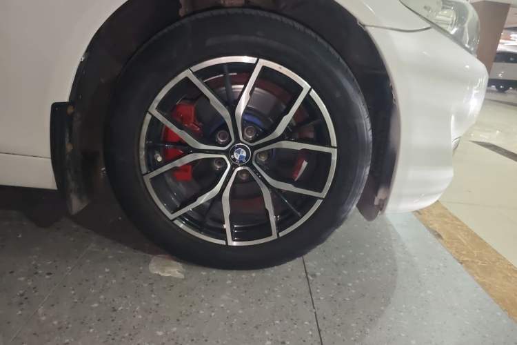 Used BMW 5 Series 2012 523Li Luxury Model Right Front Wheel Hub