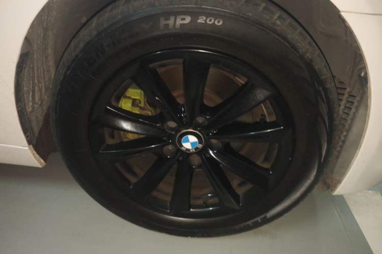 Used BMW 5 Series 2012 523Li Luxury Model Right Front Wheel Hub
