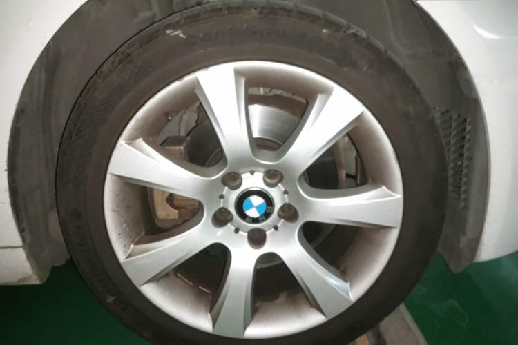 Used BMW 5 Series 2012 530i Sport Touring Right Front Wheel Hub