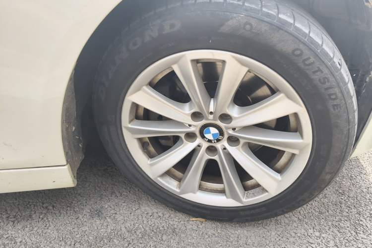 Used BMW 5 Series 2012 520Li Elegant Edition Right Front Wheel Hub