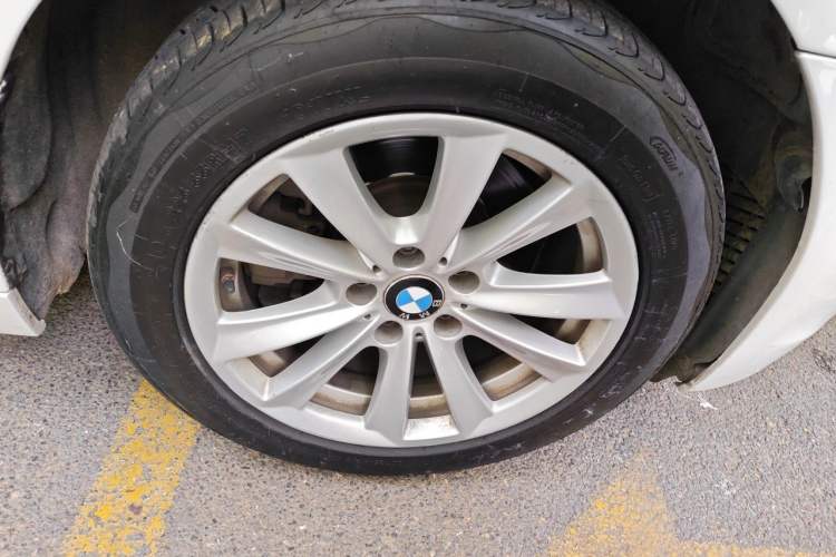 Used BMW 5 Series 2012 520Li Elegant Edition Right Front Wheel Hub