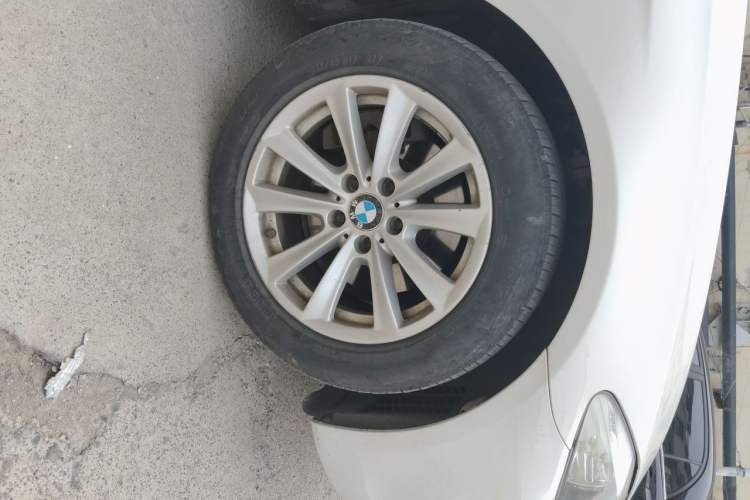 Used BMW 5 Series 2012 523Li Luxury Model Right Front Wheel Hub