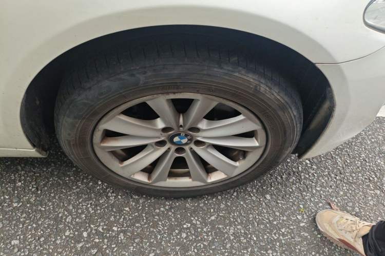 Used BMW 5 Series 2012 520Li Elegant Edition Right Front Wheel Hub